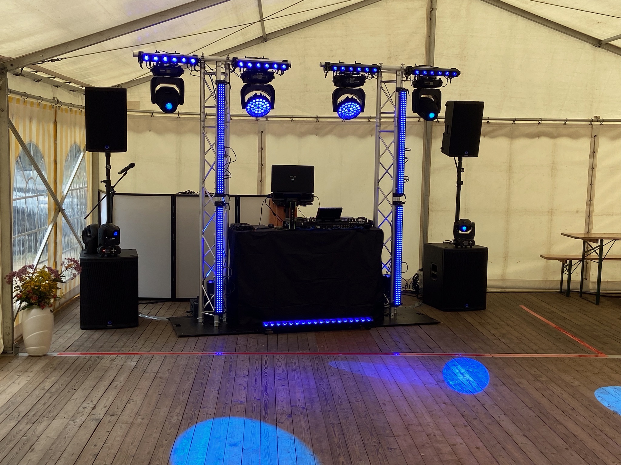 Event Large Aufbau von DJ Hardy mit zwei 18 Zoll Subwoofern und zwei 12 Zoll Tops